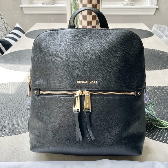 Michael Kors Backpack 🖤 - Picture 5 of 9